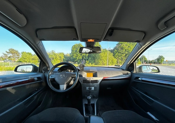 Opel Astra cena 12900 przebieg: 247621, rok produkcji 2004 z Barczewo małe 121